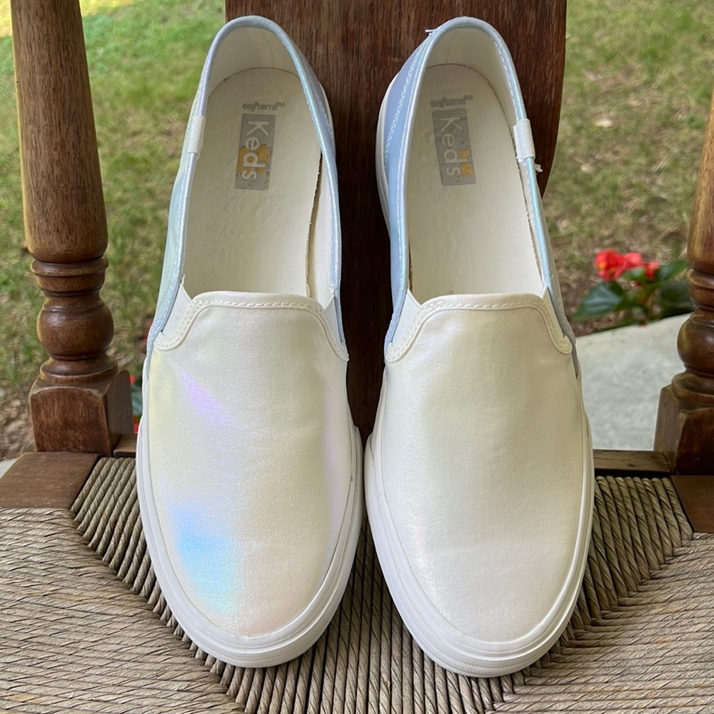 COPY - NWOT KEDS SIZE 8 iridescent off-white and baby blue